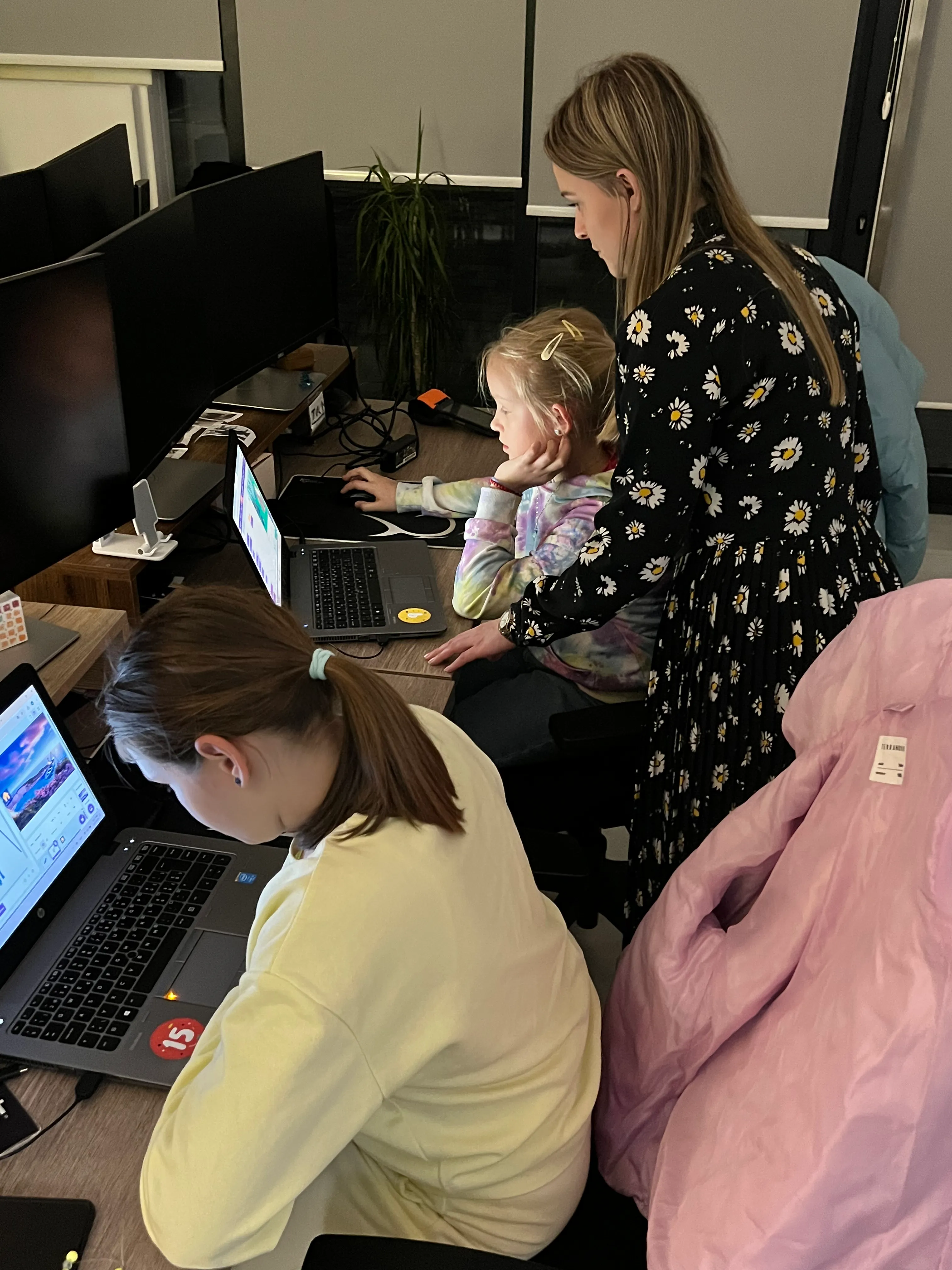 Teacher reading to kids