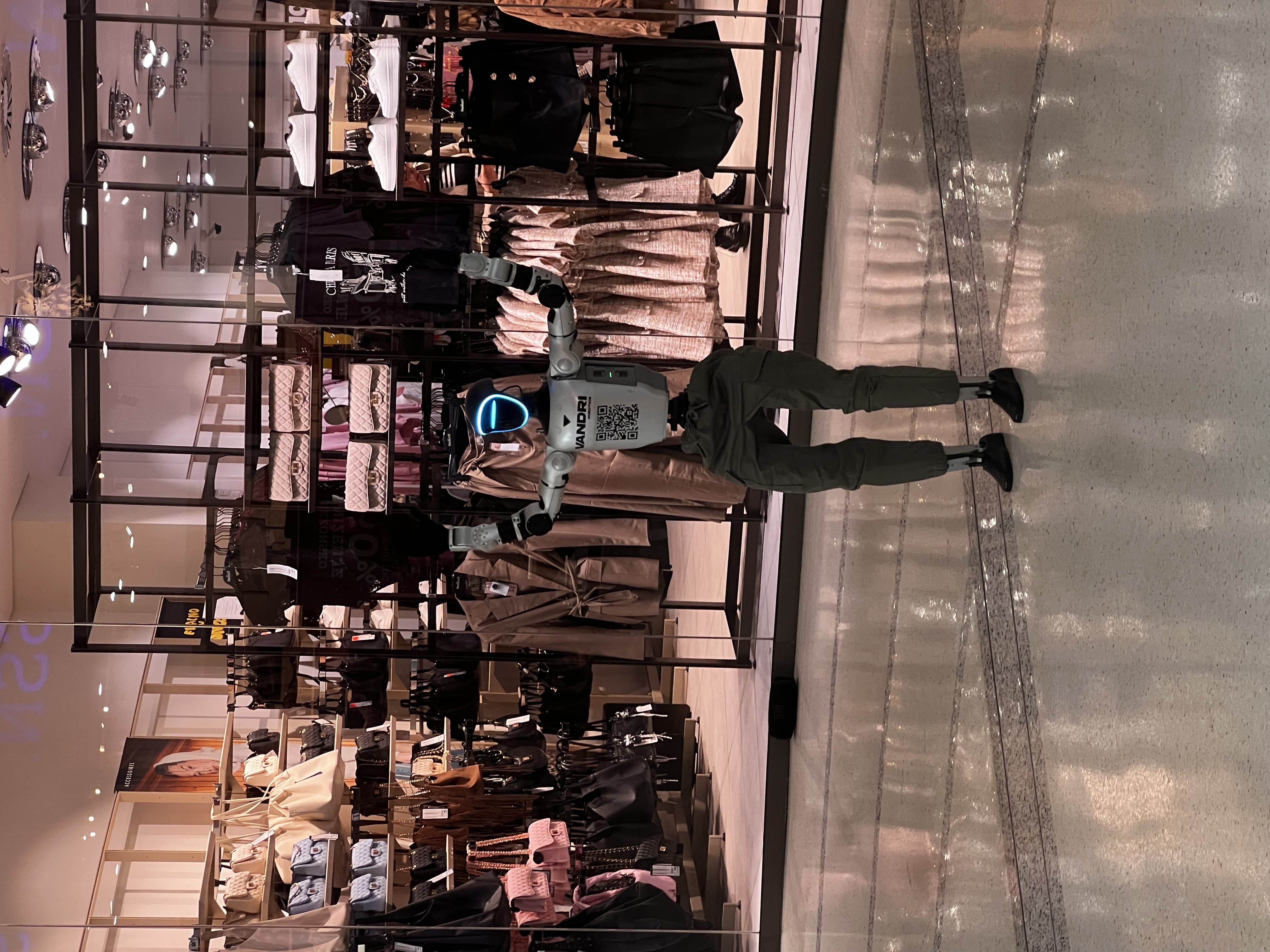 humanoidni robot Roby Delta Planet